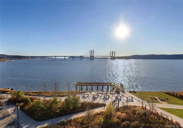 2nd image of 4 Lighthouse Lndg, Tarrytown, NY 10591
