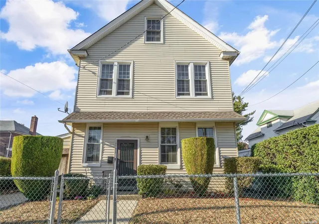 Photo 2 of Sale Pending at 140 36 247th St, Rosedale, NY 11422 | MLS# L3593050 | Listing updated on 2025-02-11