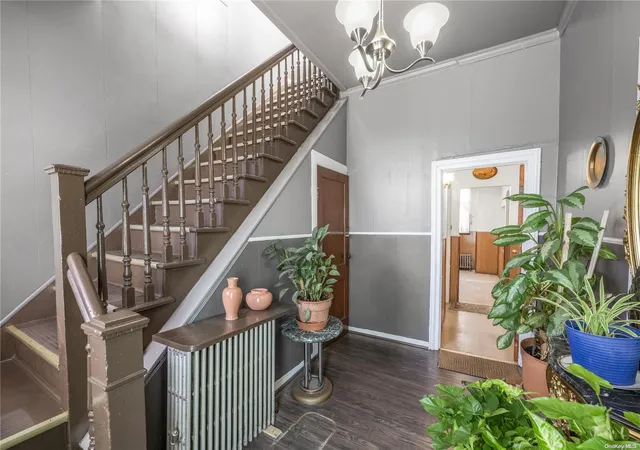 Photo 3 of Sale Pending at 140 36 247th St, Rosedale, NY 11422 | MLS# L3593050 | Listing updated on 2025-02-11