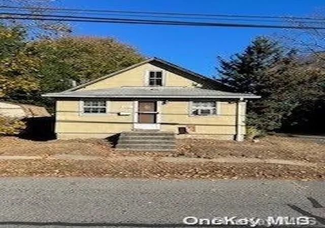 1st image of 132 S 7th St, Lindenhurst, NY 11757 | MLS# L3593179