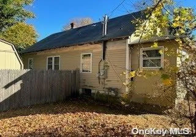 2nd image of 132 S 7th St, Lindenhurst, NY 11757 | MLS# L3593179