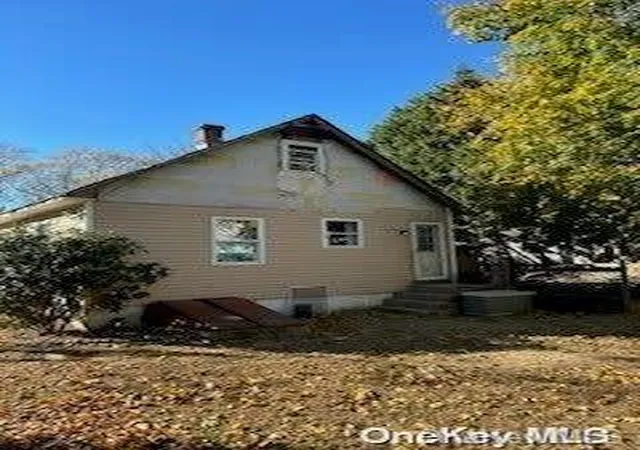 3rd image of 132 S 7Th St, Lindenhurst, NY 11757 | MLS# L3593179