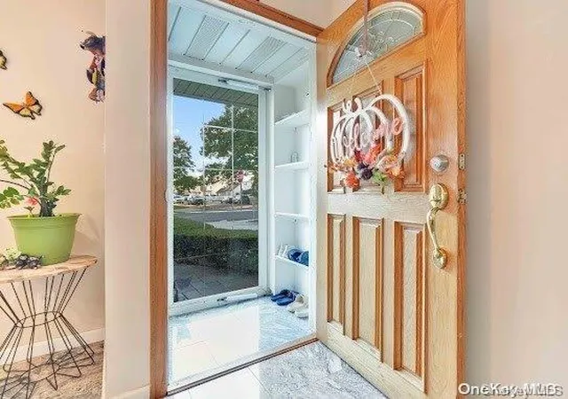 Photo 3 of Sale Pending at 1260 Bretton Rd, Valley Stream, NY 11580 | MLS# L3593298 | Listing updated on 2025-04-16
