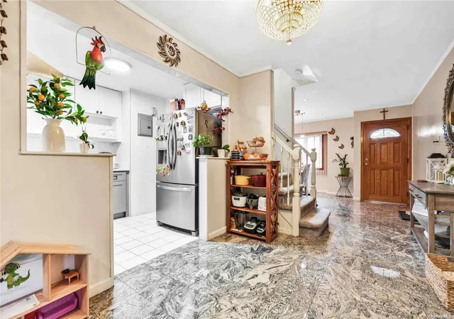 Photo 5 of Sale Pending at 1260 Bretton Rd, Valley Stream, NY 11580 | MLS# L3593298 | Listing updated on 2025-04-16