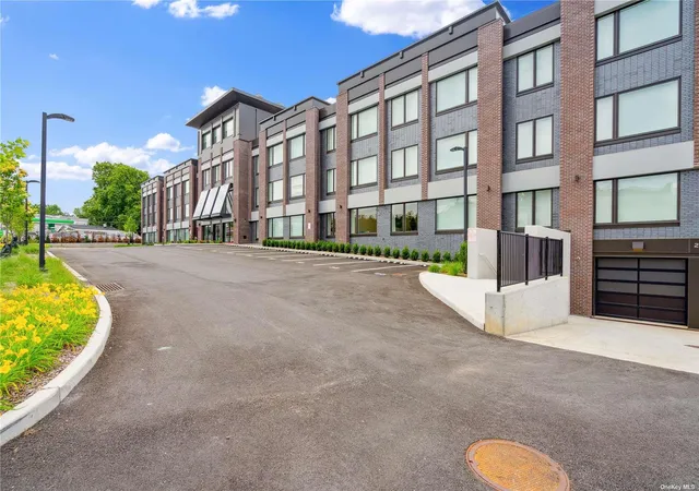 Photo 3 of Condo for sale at 218 Middle Neck Rd #110, North Hempstead, NY 11021 | MLS# L3593554 | Listing updated on 2026-09-27