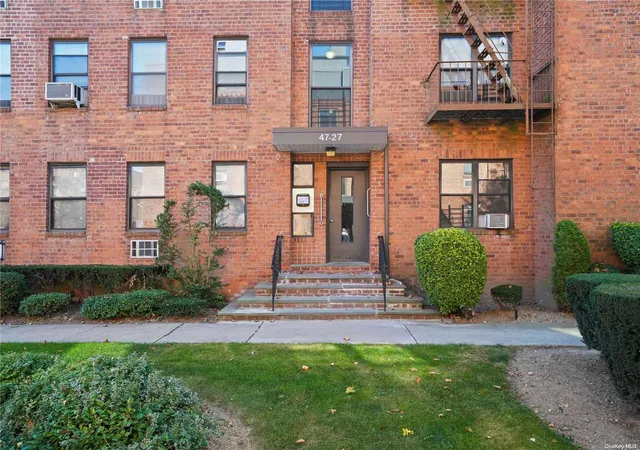 3rd image of 47-27 215Th Pl, Bayside, NY 11361