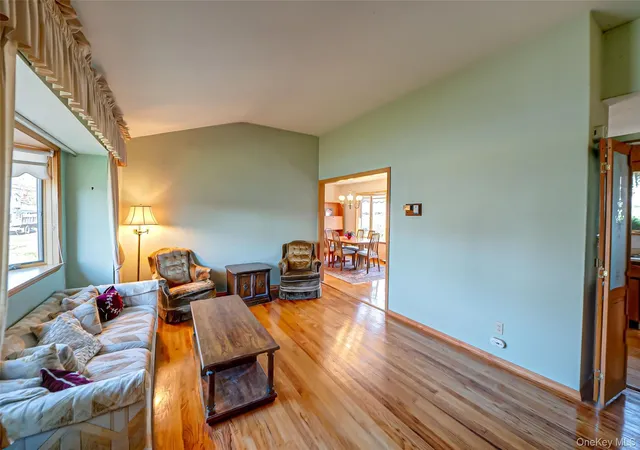 Photo 3 of Sale Pending at 305 West 20th St, Deer Park, NY 11729 | MLS# 802789 | Listing updated on 2025-11-03