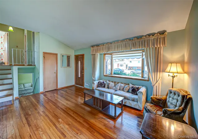 Photo 3 of Sale Pending at 305 West 20th St, Deer Park, NY 11729 | MLS# 802789 | Listing updated on 2025-11-03