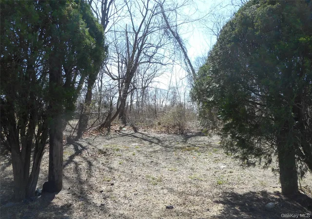 Photo 3 of Sale Pending at 45 Brewster Ln, Amityville, NY 11701 | MLS# 806150 | Listing updated on 2026-05-20