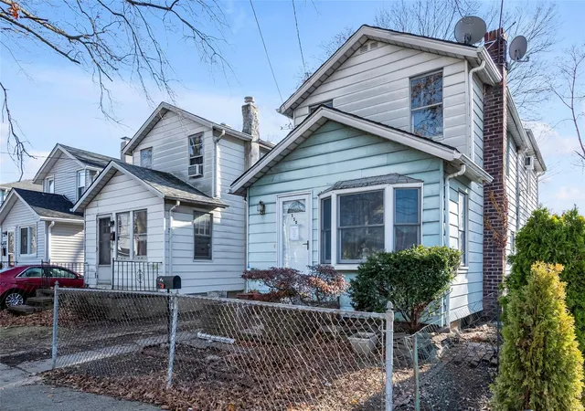 Homes for sale in West Hempstead, NY | 530 Washington Ave, West Hempstead, NY 11552 | MLS# 806246