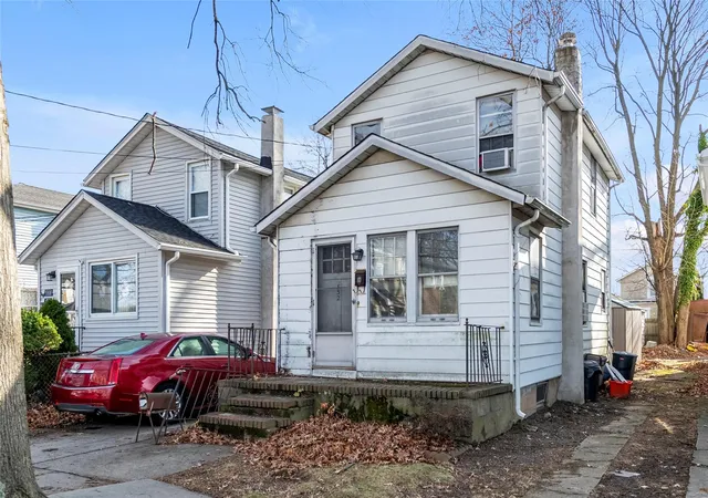 Homes for sale in West Hempstead, NY | 532 Washington Ave, West Hempstead, NY 11552 | MLS# 806277