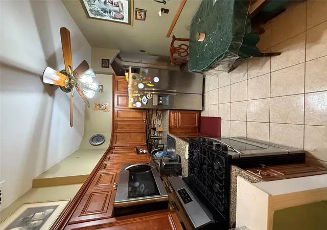 Photo 2 of Sale Pending at 541 East 54th St, Brooklyn, NY 11203 | MLS# 807781 | Listing updated on 2025-10-27