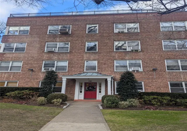 1st image of 781 Palmer Rd, Yonkers, NY 10701