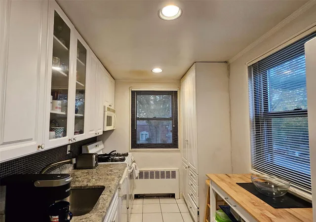 5th image of 61-26 245Th Pl #F-2, Little Neck, NY 11362 | MLS# 811278