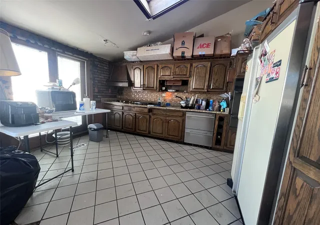 3rd image of 3643 Courtney Ln, Hempstead, NY 11714 | MLS# 811619