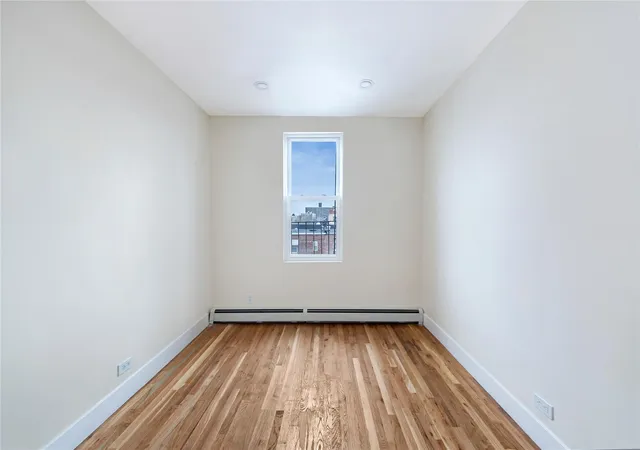 Photo 2 of Sale Pending at 2547 Radcliff Ave, Bronx, NY 10469 | MLS# 815881 | Listing updated on 2025-04-11