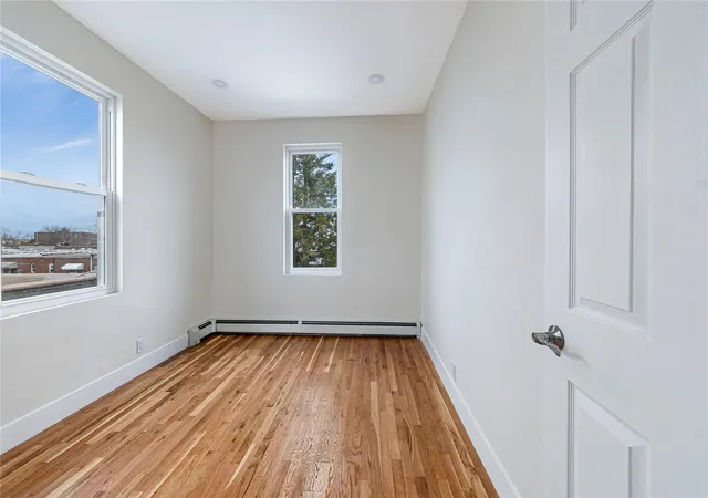 Photo 3 of Sale Pending at 2547 Radcliff Ave, Bronx, NY 10469 | MLS# 815881 | Listing updated on 2025-04-11
