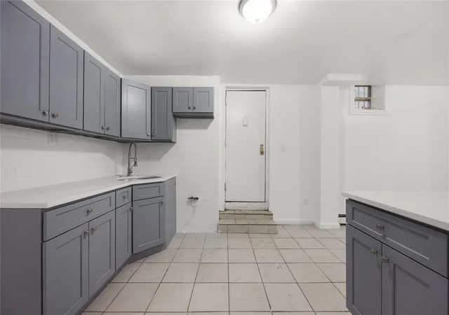 Photo 3 of Sale Pending at 2039 Washington Ave, Bronx, NY 10457 | MLS# 817114 | Listing updated on 2025-05-28