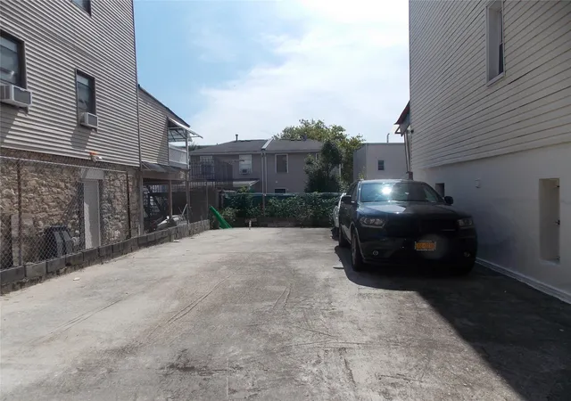Photo 3 of Sale Pending at 770 Jackson Ave, Bronx, NY 10456 | MLS# 817499 | Listing updated on 2025-08-22