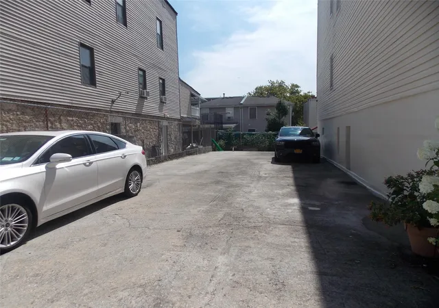 Photo 3 of Sale Pending at 770 Jackson Ave, Bronx, NY 10456 | MLS# 817499 | Listing updated on 2025-08-22