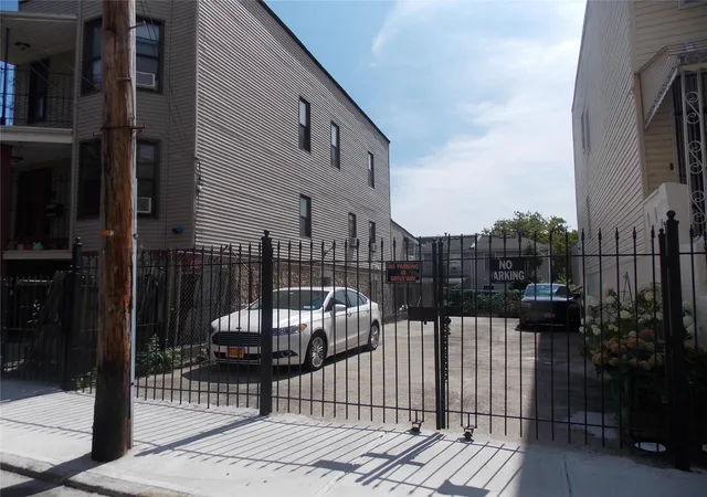Photo 4 of Sale Pending at 770 Jackson Ave, Bronx, NY 10456 | MLS# 817499 | Listing updated on 2025-08-22