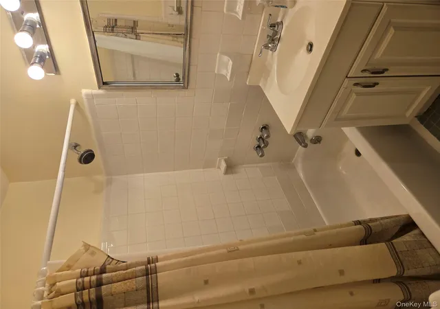 2nd image of 175 Archer St, Hempstead, NY 11520