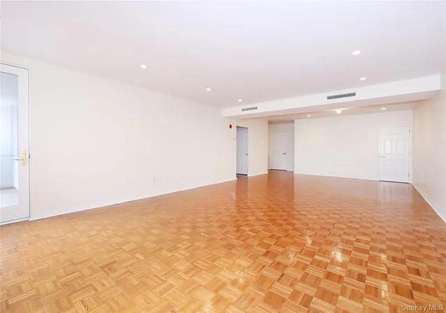 Homes for sale in North Hempstead, NY | 100 Harbor View Dr #423, North Hempstead, NY 11050 | MLS# 818836