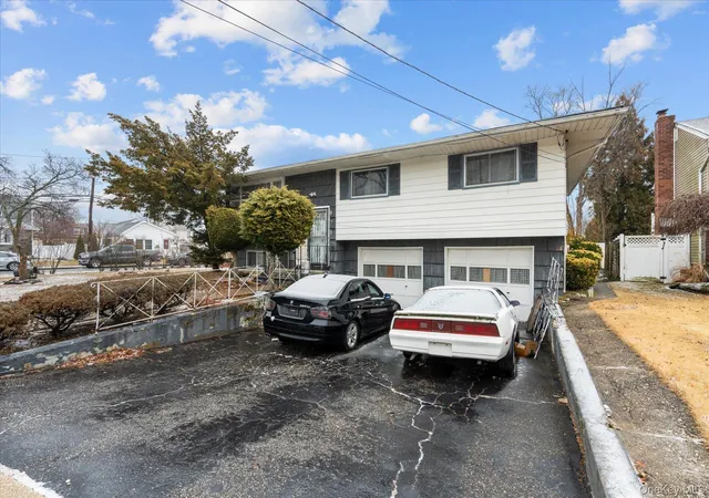 5th image of 975 Little Neck Ave, Hempstead, NY 11710 | MLS# 819073