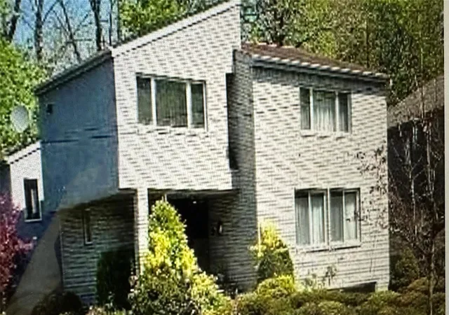 1st image of 17 Wooleys Ln, North Hempstead, NY 11023 | MLS# 819809