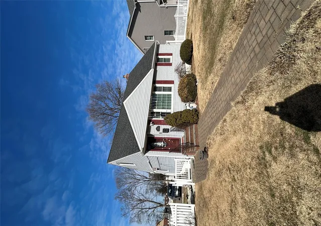 Photo 2 of Sale Pending at 1096 Shelburne Dr, Franklin Square, NY 11010 | MLS# 819823 | Listing updated on 2025-04-11