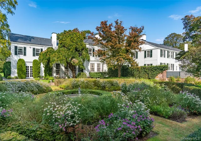 Homes for sale in Oyster Bay, NY | 10 Lands End Rd, Oyster Bay, NY 11560 | MLS# 820454