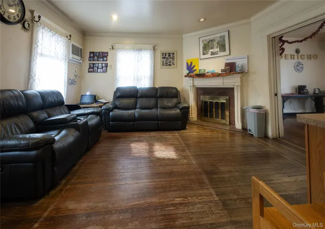 Photo 4 of Sale Pending at 2 Old Cedar Swamp Rd, Jericho, NY 11753 | MLS# 820602 | Listing updated on 2026-03-09