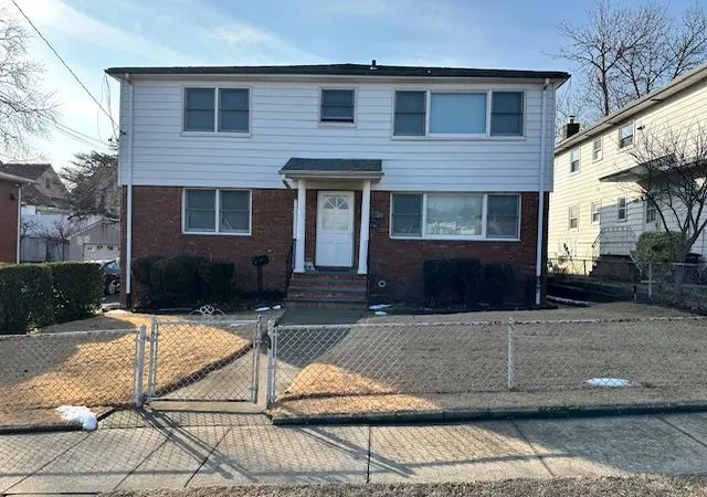 Duplex at 7 Linwood Rd N, Port Washington, NY 11050 | MLS# 820860 | | Sold on 2025-04-30