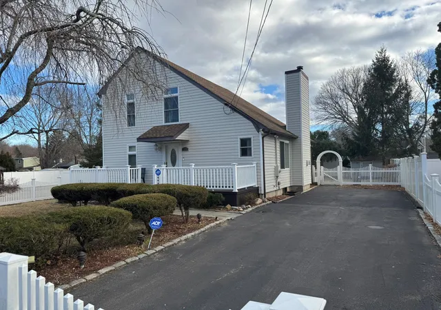 1st image of 89 15th St, Wading River, NY 11792 | MLS# 821192
