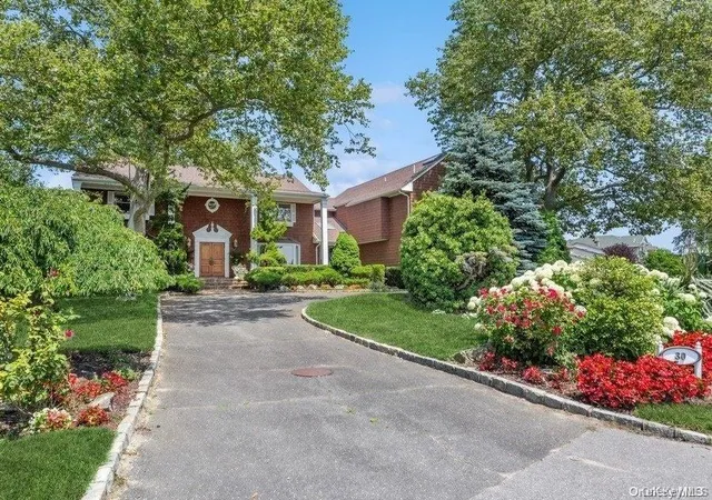 2nd image of 30 Thixton Dr, Hewlett, NY 11557 | MLS# 821260