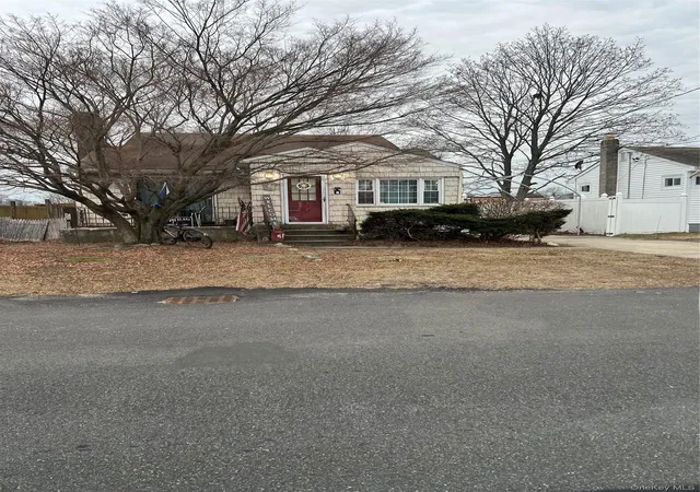 1st image of 417 N Monroe Ave, Babylon, NY 11757 | MLS# 822329