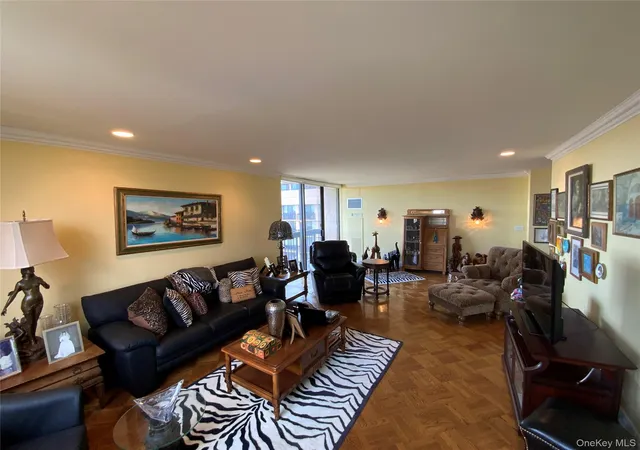 4th image of 27110 Grand Central Pkwy #33D, Floral Park, NY 11005 | MLS# 823280