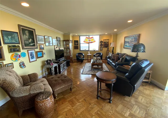 5th image of 27110 Grand Central Pkwy #33D, Floral Park, NY 11005 | MLS# 823280