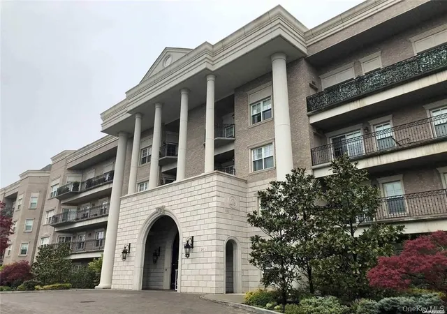 Photo 1 of Sale Pending at 260 Central #135, Lawrence, NY 11559 | MLS# 823351 | Listing updated on 2026-07-17