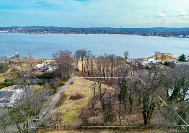 2nd image of 36 Pheasant Run Ln, Great Neck, NY 11024 | MLS# 827748