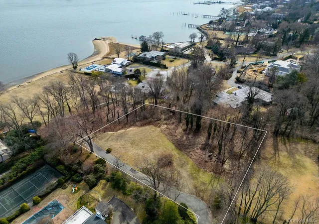 3rd image of 36 Pheasant Run Ln, Great Neck, NY 11024 | MLS# 827748