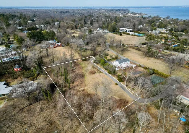 10th image of 36 Pheasant Run Ln, Great Neck, NY 11024 | MLS# 827748