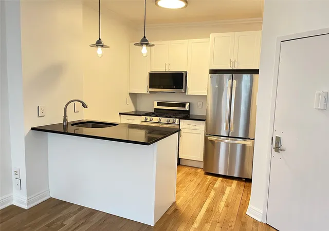 Photo 4 of Sale Pending at 206 Montrose Ave #3A, Brooklyn, NY 11206 | MLS# 829394 | Listing updated on 2025-07-25