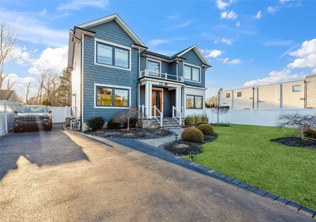 Photo 3 of Sale Pending at 1260 Smithtown Ave, Bohemia, NY 11716 | MLS# 829726 | Listing updated on 2025-05-13