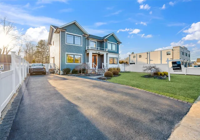Photo 3 of Sale Pending at 1260 Smithtown Ave, Bohemia, NY 11716 | MLS# 829726 | Listing updated on 2025-05-13