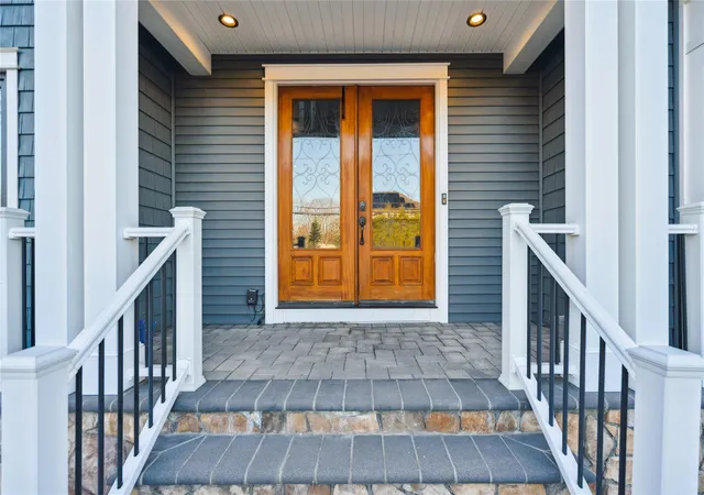 Photo 4 of Sale Pending at 1260 Smithtown Ave, Bohemia, NY 11716 | MLS# 829726 | Listing updated on 2025-05-13