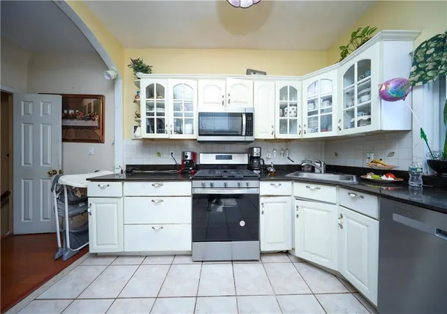 Listing Photo 4 - Condo for sale in building located at 1858 73rd St, Brooklyn, NY 11204