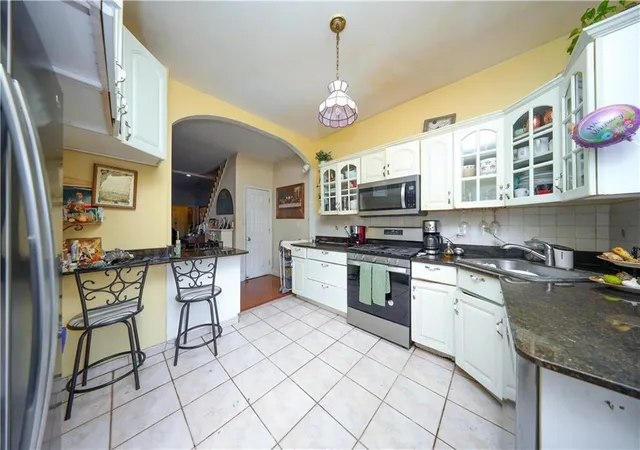 Listing Photo 5 - Condo for sale in building located at 1858 73rd St, Brooklyn, NY 11204