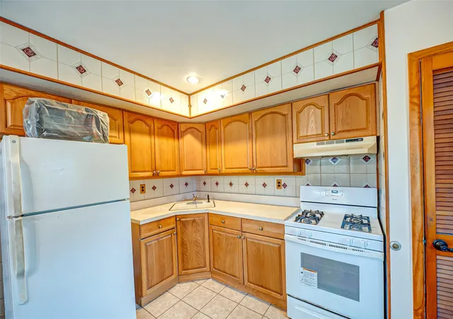 5th image of 34 Hemlock Dr, Brookhaven, NY 11951 | MLS# 831044