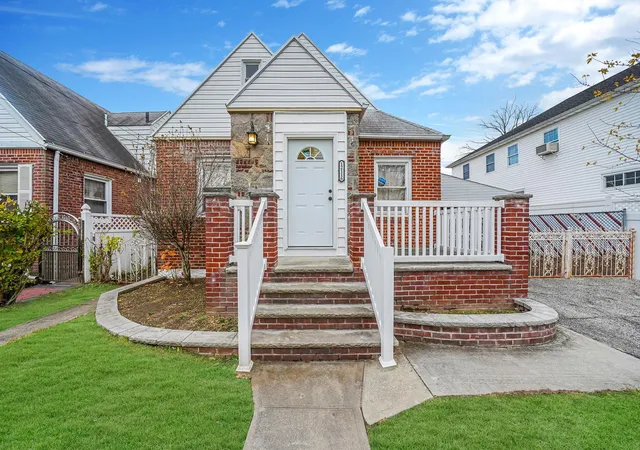 4th image of 121-16 198Th St, Springfield Gardens, NY 11413 | MLS# 831755